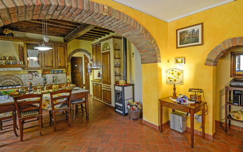 Il Farinaio: Tavolo, Cielo, Mobilia, Tavola, Costruzione, Interior Design, Mobili Da Esterno, Portico, Shade, Sedia