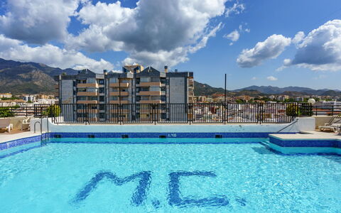 Fuerte Marbella: Acqua, Pianta, Costruzione, Giorno, Proprietà, Piscina, Finestra, Cielo, Azzurro, Natura
