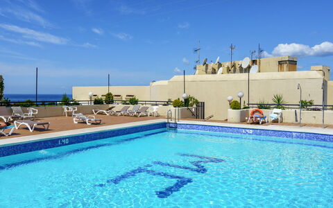 Fuerte Marbella: Acqua, Pianta, Costruzione, Giorno, Proprietà, Piscina, Finestra, Cielo, Azzurro, Natura