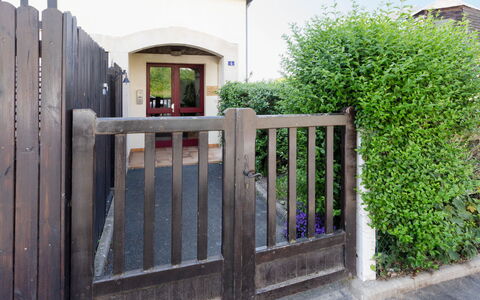 Pavillon Gabriel: Pianta, Mobilia, Cielo, Sedia, Tavolo, Mobili Da Esterno, Shade, Legna, Costruzione, Tavolo Esterno