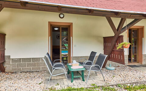 Desná V Jizerských Horách 407: Legna, Porta, Pavimentazione, Pavimento, Casa, Soffitto, Villetta, Color Legno, Latifoglie, Portico