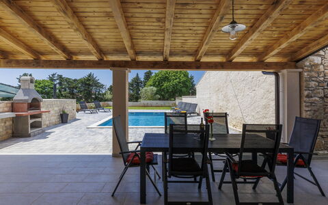 Stara Hiža: Acqua, Cielo, Costruzione, Proprietà, Tavola, Finestra, Località Balneare, Azzurro, Tavolo, Architettura