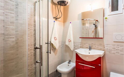 Floki: Acqua, Cielo, Costruzione, Proprietà, Tavola, Finestra, Località Balneare, Azzurro, Tavolo, Architettura