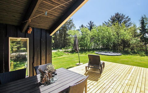 Weland - 800M from the Sea: Tetto, Casa, Porta, Villetta, Shade, Raccordo, Cortile, Estate, Backyard