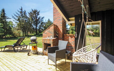 Weland - 800M from the Sea: Tetto, Casa, Porta, Villetta, Shade, Raccordo, Cortile, Estate, Backyard