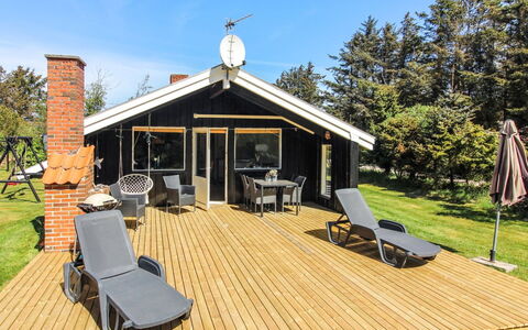 Weland - 800M from the Sea: Tetto, Casa, Porta, Villetta, Shade, Raccordo, Cortile, Estate, Backyard