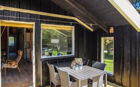 Weland - 800M from the Sea: Tetto, Casa, Porta, Villetta, Shade, Raccordo, Cortile, Estate, Backyard