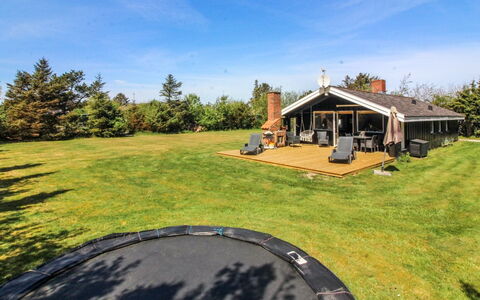 Weland - 800M from the Sea: Tetto, Casa, Porta, Villetta, Shade, Raccordo, Cortile, Estate, Backyard
