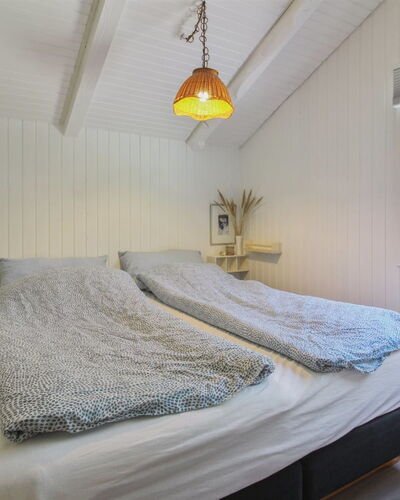 Weland - 800M from the Sea