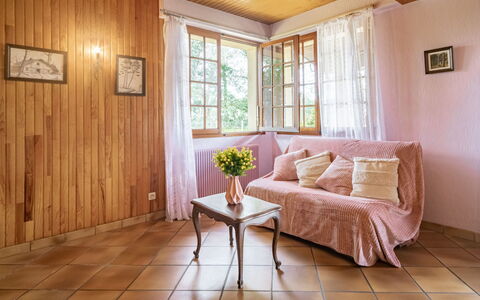 Maisouet: Nube, Tavolo, Cielo, Mobilia, Proprietà, Sedia, Costruzione, Acqua, Mobili Da Esterno, Interior Design