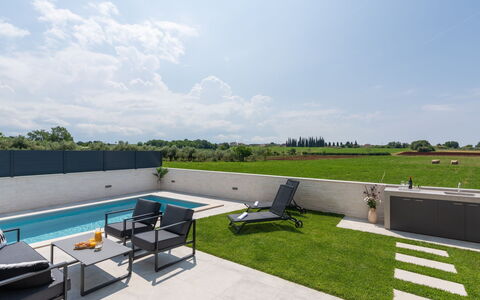 Villa Valero: Nube, Tavolo, Cielo, Mobilia, Proprietà, Sedia, Costruzione, Acqua, Mobili Da Esterno, Interior Design