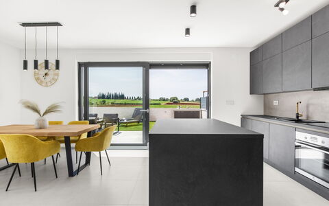 Villa Valero: Nube, Tavolo, Cielo, Mobilia, Proprietà, Sedia, Costruzione, Acqua, Mobili Da Esterno, Interior Design