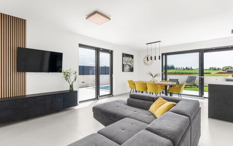 Villa Valero: Nube, Tavolo, Cielo, Mobilia, Proprietà, Sedia, Costruzione, Acqua, Mobili Da Esterno, Interior Design