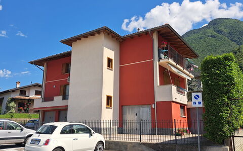 Delebio Terrace Apartment: Cielo, Auto, Nube, Ruota, Veicolo, Costruzione, Finestra, Pianta