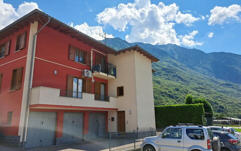Delebio Terrace Apartment: Nube, Cielo, Ruota, Costruzione, Finestra, Veicolo, Auto, Veicolo A Motore, Casa