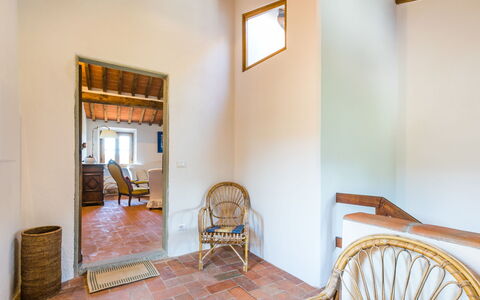Casa Paolina: Fiore, Acqua, Pianta, Cielo, Costruzione, Piscina, Albero, Corpo D'Acqua, Petalo, Finestra