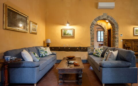 Villa Belvedere - Ambra: Mobilia, Interior Design, Pavimentazione, Divano, Parete, Pavimento, Legna, Camera, Soggiorno, Tavolo