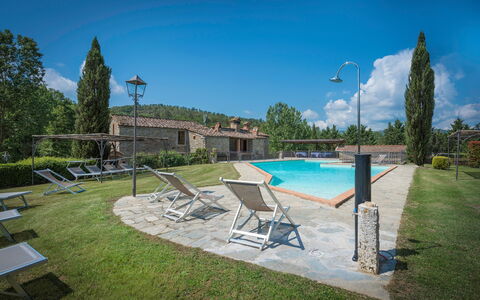 Mulino Al Suono - Badia Agnano, Toscana: Cielo, Acqua, Nube, Piscina, Azzurro, Albero, Costruzione, Pianta, Mobili Da Esterno, Shade