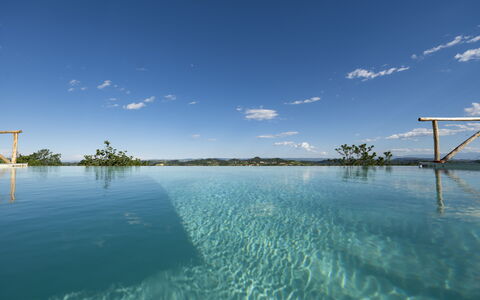 Relais Casa Clara - Roero - Langhe, Piemonte: Acqua, Cielo, Nube, Risorse Idriche, Paesaggio Naturale, Azzurro, Pianta, Lago, Costiera E Morfologie Oceanic, Albero