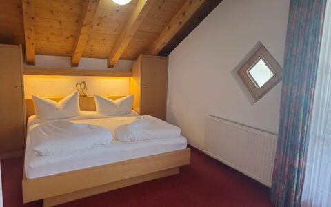 Ischgl 111: Proprietà, Mobilia, Comfort, Legna, Costruzione, Telaio Del Letto, Interior Design, Pavimento, Pavimentazione, Casa