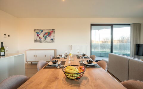 One with Terrace and Dune View: Tavolo, Mobilia, Proprietà, Finestra, Legna, Sedia, Interior Design, Illuminazione, Pavimentazione, Comfort