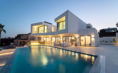 Luz: Acqua, Cielo, Proprietà, Costruzione, Pianta, Finestra, Piscina, Albero, Casa, Zona Residenziale