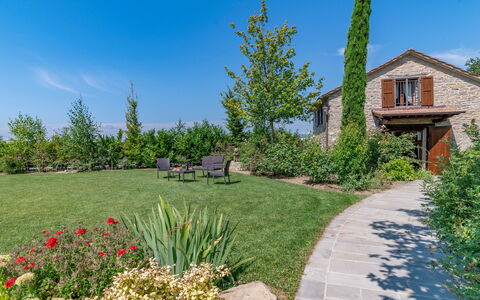 Villa Torre Delle Rose - Firenzuola, Private Pool,: Cielo, Pianta, Proprietà, Comunita 'Impianto, Costruzione, Albero, Paesaggio Naturale, Vegetazione, Lotto, Finestra