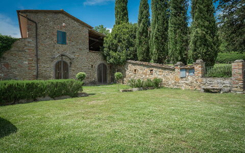 Borgo La Casina - Badia Agnano, Toscana: Pianta, Cielo, Proprietà, Nube, Paesaggio Naturale, Albero, Lotto, Vegetazione, Architettura, Finestra