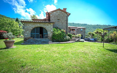 Colle Degli Ulivi - Cortona, Pool, Nature, Privacy: Cielo, Pianta, Costruzione, Nube, Finestra, Albero, Paesaggio Naturale, Lotto, Vegetazione, Luce Del Sole