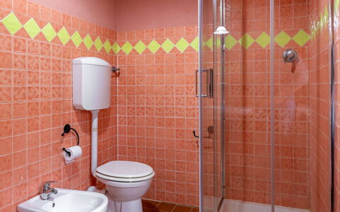 Fonte Nuova - Badia Agnano, Toscana: Idraulico Fixture, Bagno, Pavimentazione, Interior Design, Pavimento, Idraulico, Gabinetto, Lavello, Rubinetto, Piastrella