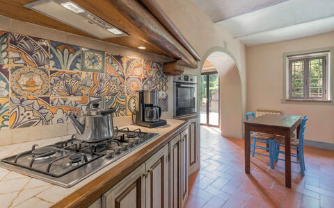 Fonte Nuova - Badia Agnano, Toscana: Mobilia, Proprietà, Cabinetry, Controsoffitto, Cornice, Tavolo, Legna, Interior Design, Cucina, Illuminazione