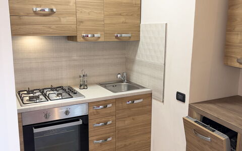 Apartment Tre - Diano Marina: Cabinetry, Mobilia, Proprietà, Costruzione, Lavello, Controsoffitto, Cassetto, Rubinetto, Legna, Cassettiera