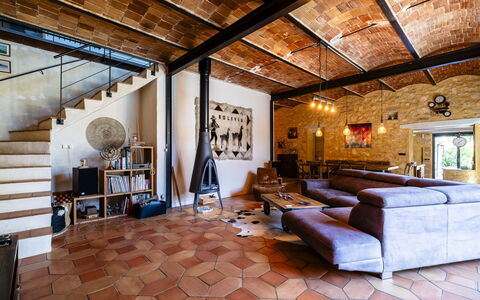 Le Mas D'Adélaïs: Cielo, Nube, Acqua, Costruzione, Pianta, Azzurro, Albero, Piscina, Condominio, Shade