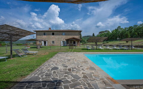 Leopolda In Selvarella Pool And Wi-fi: Nube, Cielo, Pianta, Acqua, Proprietà, Azzurro, Costruzione, Albero, Shade, Piscina