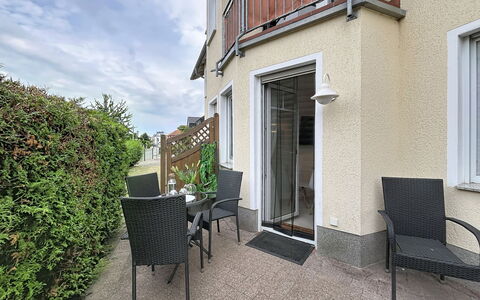 Koserow 275: Casa, Porta, Balcone, Sedia, Cortile, Porta A Casa, Pianta Della Casa, Illuminazione Diurna, Villa