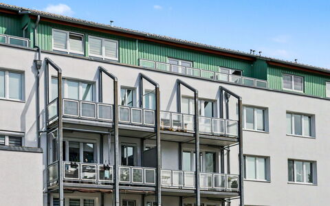 Zinnowitz 104: Facciata, Appartamento, Zona Residenziale, Urban Design, Materiale Composito, Balcone, Metallo, Condominio, Corrimano, Dipingere