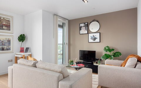 Avant-Garde, Shoreditch: Cornice, Proprietà, Divano, Mobilia, Interior Design, Soggiorno, Pavimento, Parete, Pavimentazione