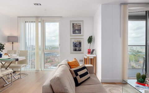Avant-Garde, Shoreditch: Pianta, Mobilia, Finestra, Legna, Comfort, Interior Design, Tavolo, Illuminazione, Pianta Della Casa, Costruzione