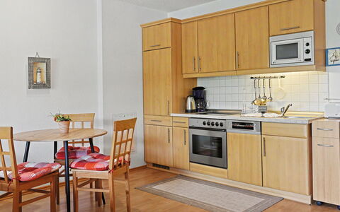 Zempin 120: Mobilia, Cucina, Pavimentazione, Elettrodomestico Da Cucina, Legna, Interior Design, Pavimento, Controsoffitto, Cabinetry, Apparecchio Major