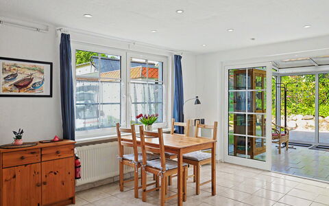 Usedomer Seekiste: Mobilia, Pavimentazione, Interior Design, Pavimento, Legna, Tavolo, Soffitto, Sedia, Cucina & Sala Da Pranzo Tavolo, Sala Da Pranzo