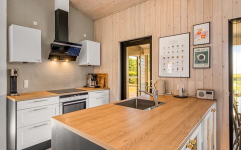 Liesel - 700M from the Sea: Pavimentazione, Cucina, Legna, Interior Design, Controsoffitto, Pavimento, Elettrodomestico Da Cucina, Pavimento In Legno, Mobilia, Soffitto