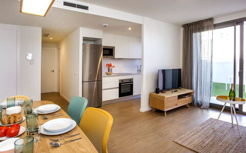 Dénia 188: Mobilia, Proprietà, Tavolo, Comfort, Legna, Interior Design, Sedia, Pavimentazione, Divano, Soggiorno