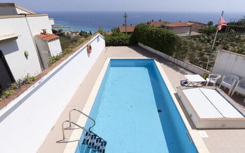 Beautiful View: Mobilia, Tavolo, Cielo, Sedia, Legna, Interior Design, Albero, Pavimento, Shade, Costruzione