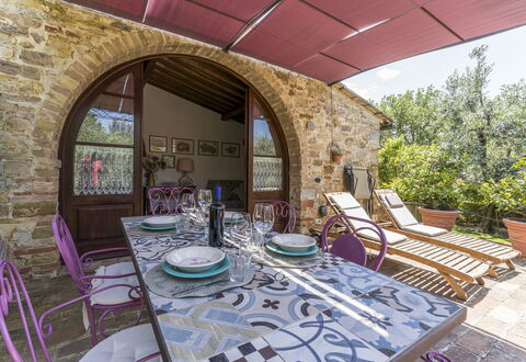 Casa Anita - Castellina In Chianti - Granaio, Tosc: Mobilia, Tavolo, Proprietà, Pianta, Sedia, Costruzione, Interior Design, Architettura, Finestra, Casa