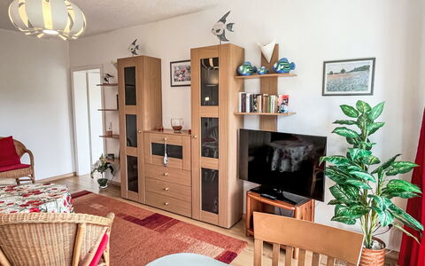 Karsten: Proprietà, Mobilia, Pianta, Tavolo, Cornice, Pianta Della Casa, Legna, Sedia, Vaso Di Fiori, Divano