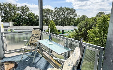 Karsten: Nube, Cielo, Costruzione, Sedia, Albero, Acqua, Finestra, Vaso Di Fiori, Urban Design, Pianta