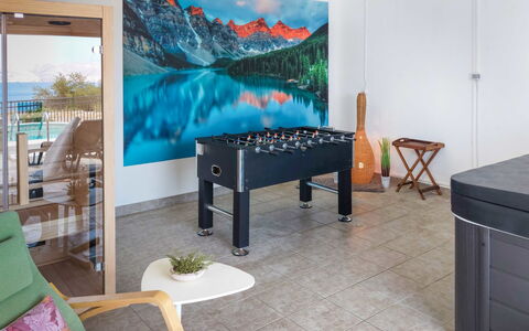 Villa Sunset View: Costruzione, Verde, Interior Design, Dipingere, Tavolo, Arte, Pianta, Immobiliare, Soggiorno, Casa