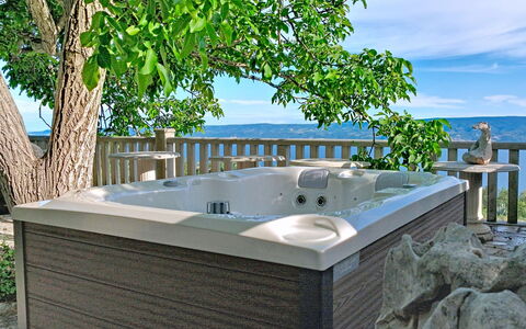 Villa Jolie Amazing Stone: Vasca Da Bagno, Idraulico Fixture, Vasca Idromassaggio, Tempo Libero, Mobili Da Esterno, Piscina, Deck, Sedia, Ricorrere