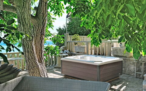 Villa Jolie Amazing Stone: Mobilia, Mobili Da Esterno, Sedia, Vasca Da Bagno, Shade, Deck, Giardino, Terrazza, Ricorrere
