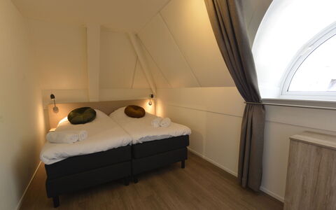 Citta Romana: Mobilia, Costruzione, Comfort, Telaio Del Letto, Legna, Interior Design, Pavimento, Casa, Cuscino, Lampada